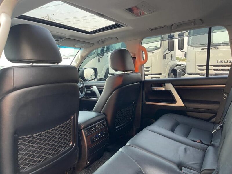 2020 Toyota Land Cruiser VX 4.5 Liters V8 Twin-Turbo Diesel Engine Grey Black SUV