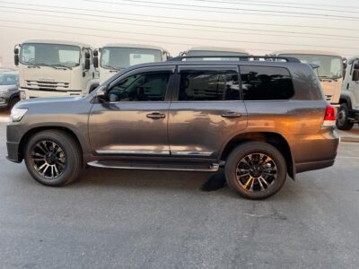 2020 Toyota Land Cruiser VX 4.5 Liters V8 Twin-Turbo Diesel Engine Grey Black SUV