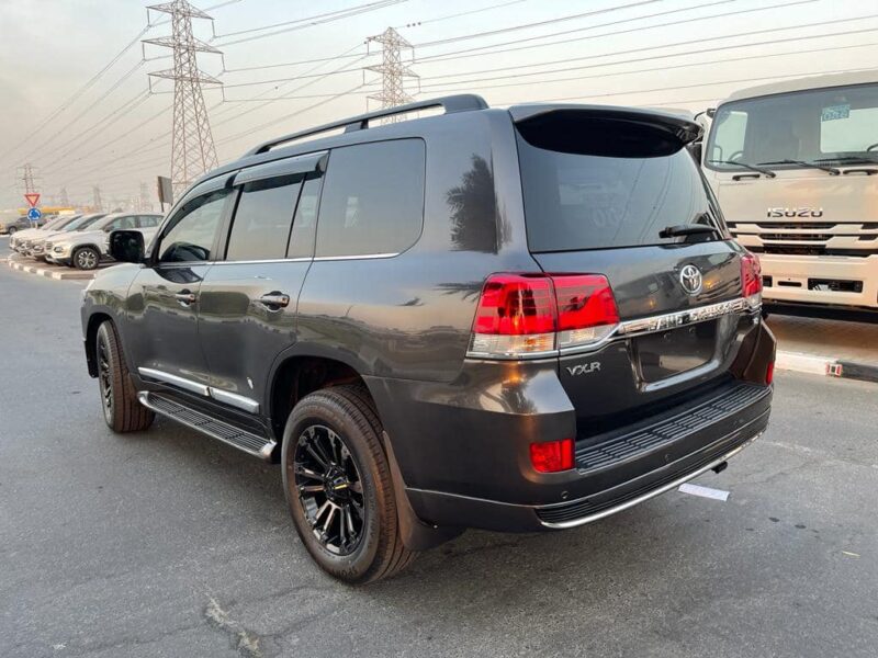 2020 Toyota Land Cruiser VX 4.5 Liters V8 Twin-Turbo Diesel Engine Grey Black SUV