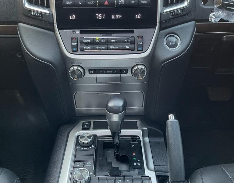 2020 Toyota Land Cruiser VX 4.5 Liters V8 Twin-Turbo Diesel Engine Grey Black SUV