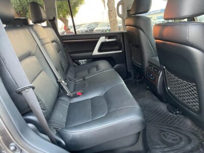 2020 Toyota Land Cruiser VX 4.5 Liters V8 Twin-Turbo Diesel Engine Grey Black SUV