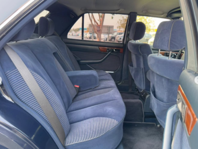 1991 Mercedes-Benz 300SE 3.0-liter inline-six Petrol Engine Black Blue Luxury Sedan