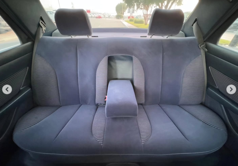 1991 Mercedes-Benz 300SE 3.0-liter inline-six Petrol Engine Black Blue Luxury Sedan