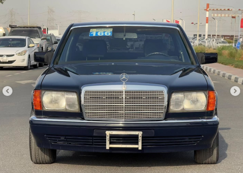 1991 Mercedes-Benz 300SE 3.0-liter inline-six Petrol Engine Black Blue Luxury Sedan