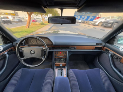 1991 Mercedes-Benz 300SE 3.0-liter inline-six Petrol Engine Black Blue Luxury Sedan