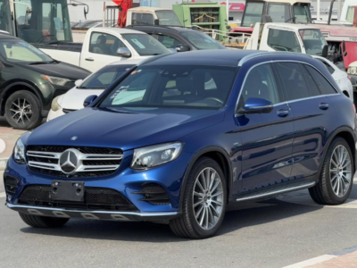 2017 Mercedes-Benz GLC350 2.0-liter turbocharged inline-4 Petrol Engine Blue Black SUV