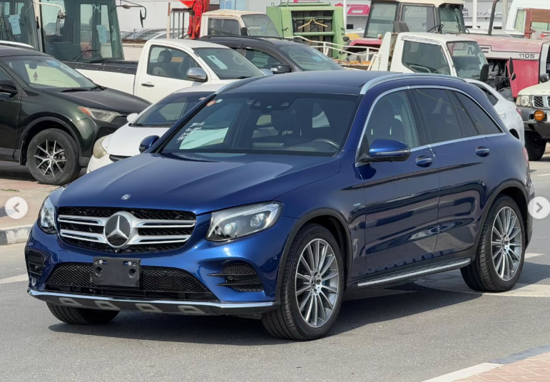 2017 Mercedes-Benz GLC350 2.0-liter turbocharged inline-4 Petrol Engine Blue Black SUV