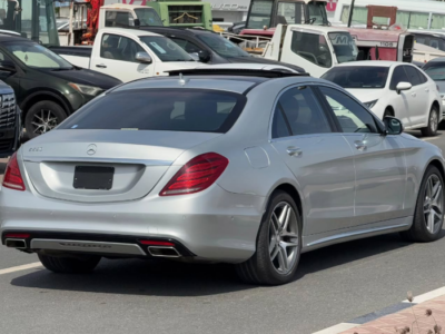 2014 Mercedes-Benz S 550 4.7-liter twin-turbocharged V8 Petrol Engine Silver Black Sedan