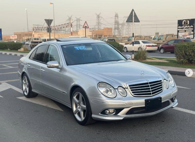 2009 Mercedes-Benz E550 5.5 Litres 8 Cylinders Petrol Engine Silver Grey Sedan Excellent Condition