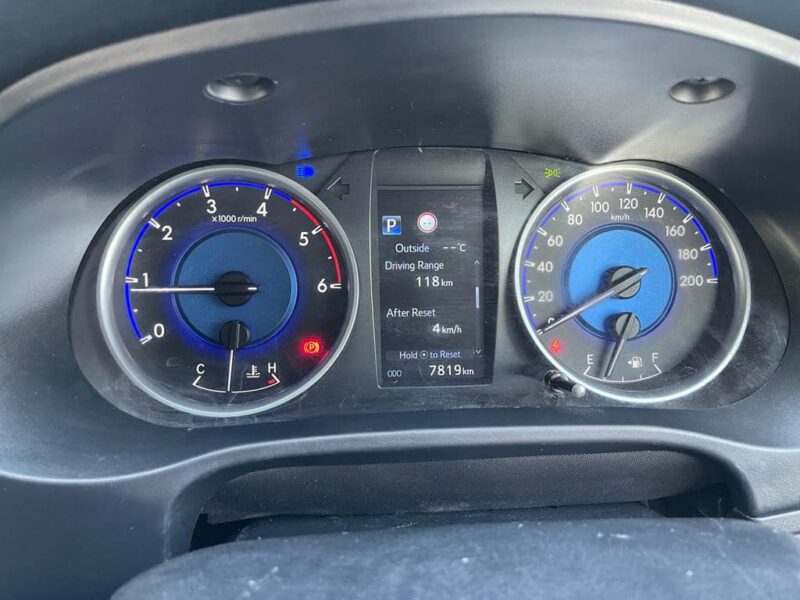 2020 Toyota Hilux SR5 Dual Cab 2.8L 4-cylinder Turbo-Diesel Engine Grey Black Pickup