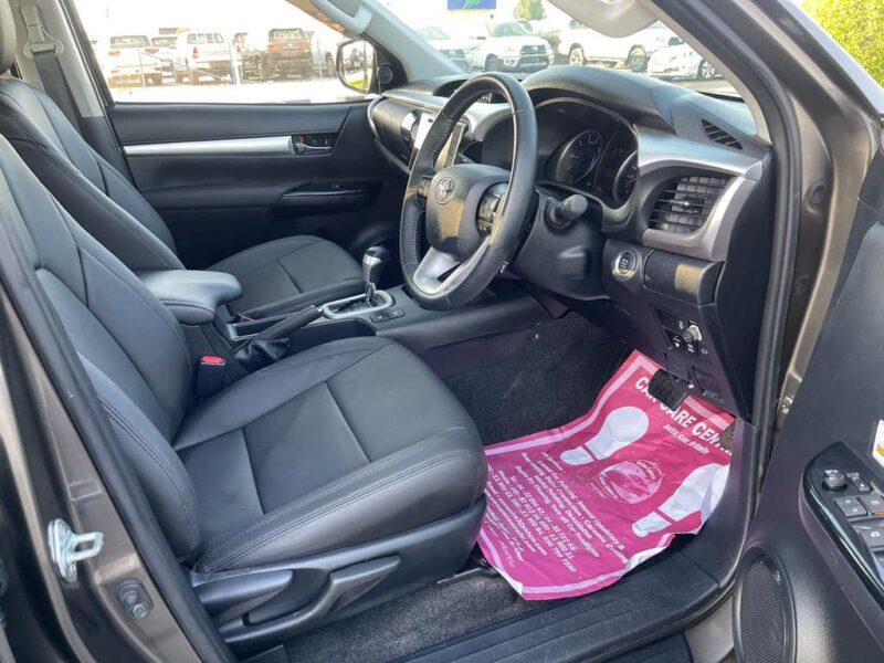 2020 Toyota Hilux SR5 Dual Cab 2.8L 4-cylinder Turbo-Diesel Engine Grey Black Pickup