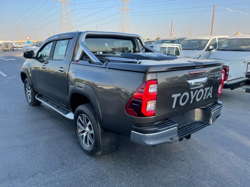 2020 Toyota Hilux SR5 Dual Cab 2.8L 4-cylinder Turbo-Diesel Engine Grey Black Pickup