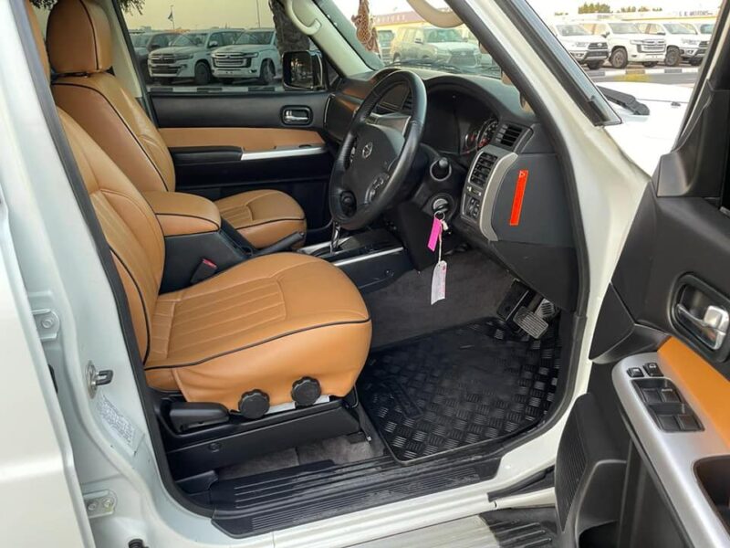 2015 Nissan Patrol ST Safari 4.8 Liters 6-cylinder Petrol Engine White Tan SUV Automatic