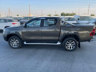 2020 Toyota Hilux SR5 Dual Cab 2.8L 4-cylinder Turbo-Diesel Engine Grey Black Pickup
