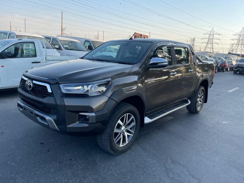 2020 Toyota Hilux SR5 Dual Cab 2.8L 4-cylinder Turbo-Diesel Engine Grey Black Pickup