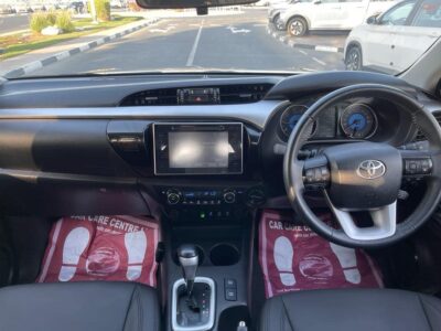 2020 Toyota Hilux SR5 Dual Cab 2.8L 4-cylinder Turbo-Diesel Engine Grey Black Pickup