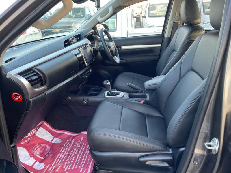 2020 Toyota Hilux SR5 Dual Cab 2.8L 4-cylinder Turbo-Diesel Engine Grey Black Pickup