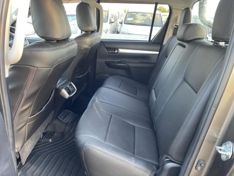 2020 Toyota Hilux SR5 Dual Cab 2.8L 4-cylinder Turbo-Diesel Engine Grey Black Pickup