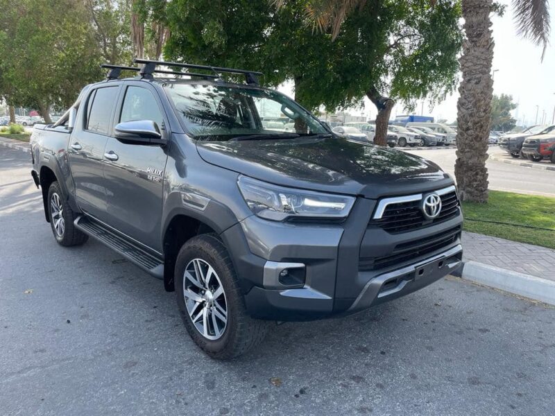 2018 Toyota Hilux SR5 Dual Cab 2.8-liter Diesel Turbo 4 Cylinder Grey Black Pickup Truck