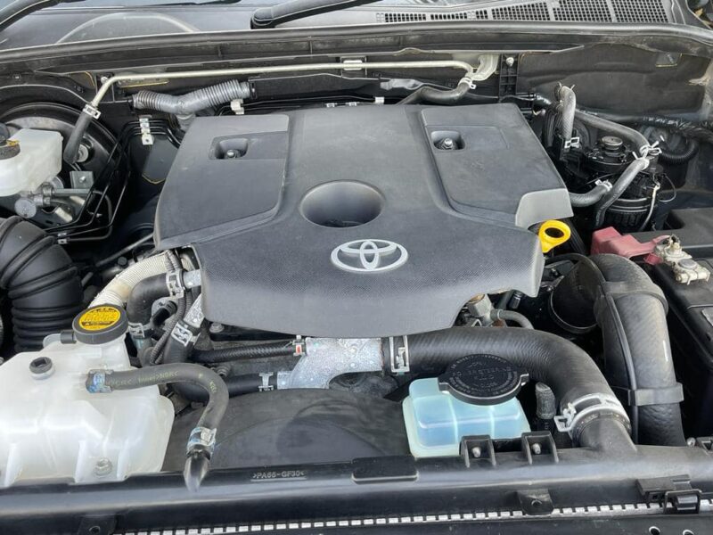 2018 Toyota Hilux SR5 Dual Cab 2.8-liter Diesel Turbo 4 Cylinder Grey Black Pickup Truck