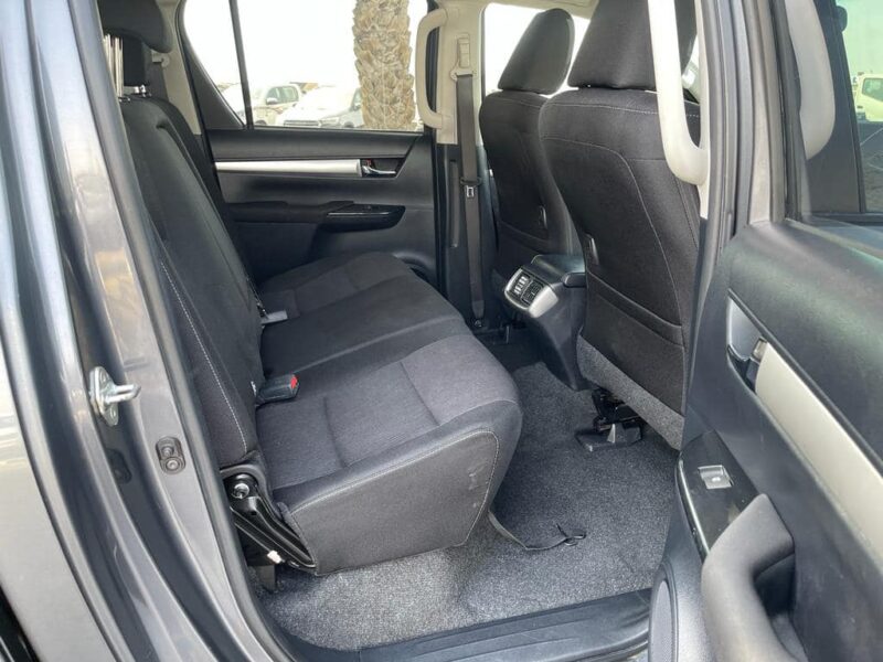 2018 Toyota Hilux SR5 Dual Cab 2.8-liter Diesel Turbo 4 Cylinder Grey Black Pickup Truck