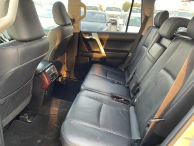 2015 Toyota Land Cruiser Prado 2.8-litre 4 Cylinder GD turbodiesel Engine Silver Black SUV