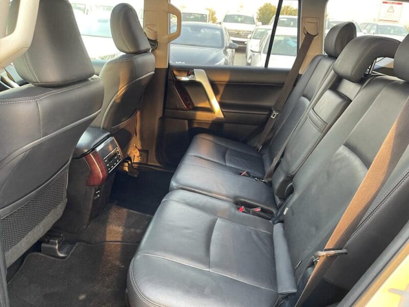 2015 Toyota Land Cruiser Prado 2.8-litre 4 Cylinder GD turbodiesel Engine Silver Black SUV