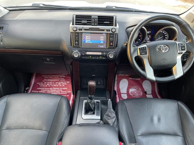 2015 Toyota Land Cruiser Prado 2.8-litre 4 Cylinder GD turbodiesel Engine Silver Black SUV