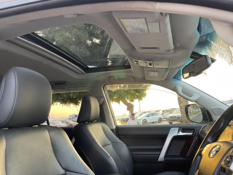 2015 Toyota Land Cruiser Prado 2.8-litre 4 Cylinder GD turbodiesel Engine Silver Black SUV