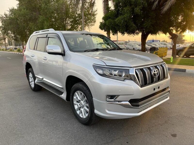 2015 Toyota Land Cruiser Prado 2.8-litre 4 Cylinder GD turbodiesel Engine Silver Black SUV