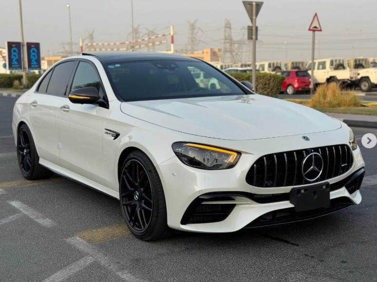 2021 Mercedes-Benz AMG E63s 4MATIC+ 4.0-liter twin-turbo V8 Engine White Black Sedan