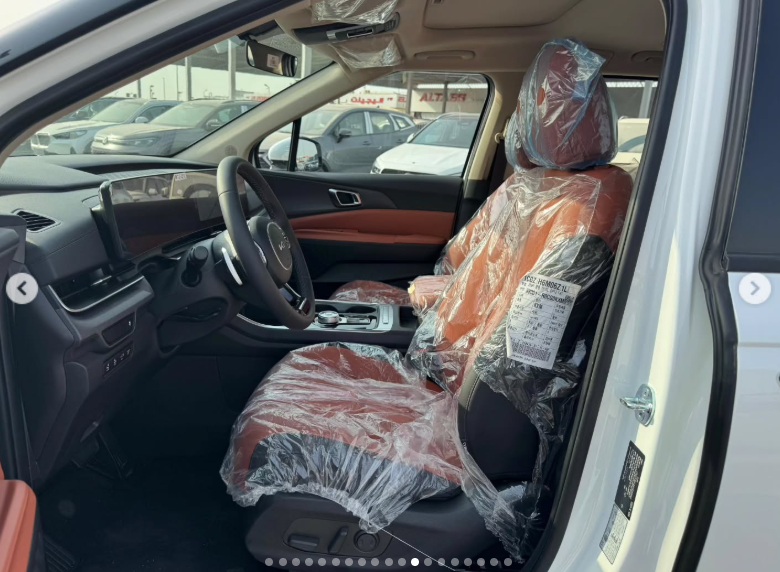 2025 Kia Carnival 3.5-liter V6 Petrol Engine White Brown MPV Automatic FWD