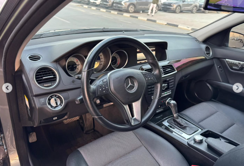 2012 Mercedes-Benz C350 3.5-liter V6 Petrol Engine Grey Black Sedan AUCTION GRADE 4.5/B