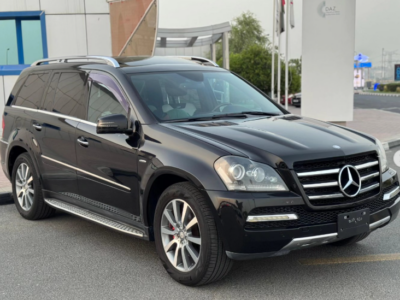 2012 Mercedes-Benz GL 550 4MATIC 5.5 Liters 8-cylinder Petrol Engine Black Beige SUV