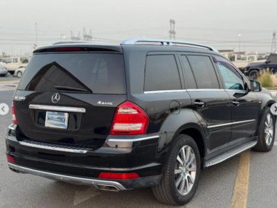 2012 Mercedes-Benz GL 550 4MATIC 5.5 Liters 8-cylinder Petrol Engine Black Beige SUV