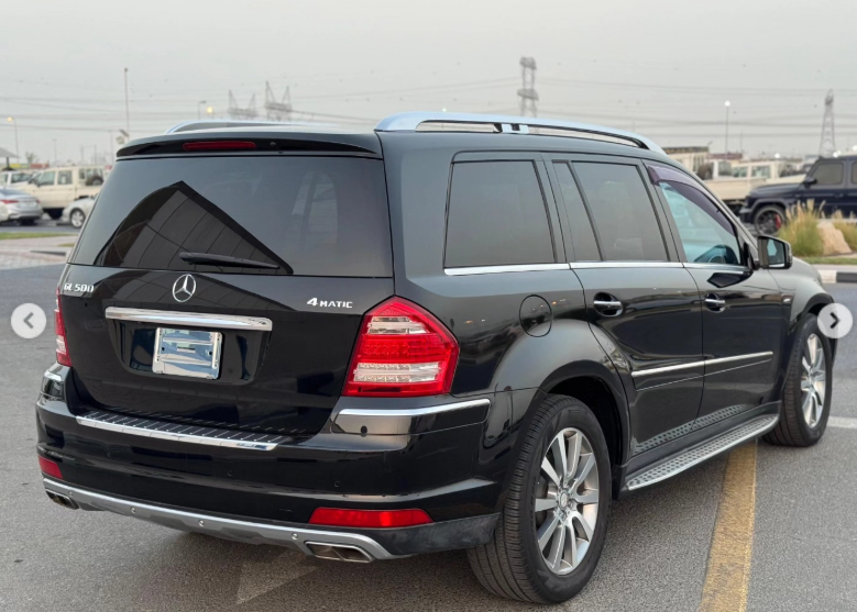 2012 Mercedes-Benz GL 550 4MATIC 5.5 Liters 8-cylinder Petrol Engine Black Beige SUV