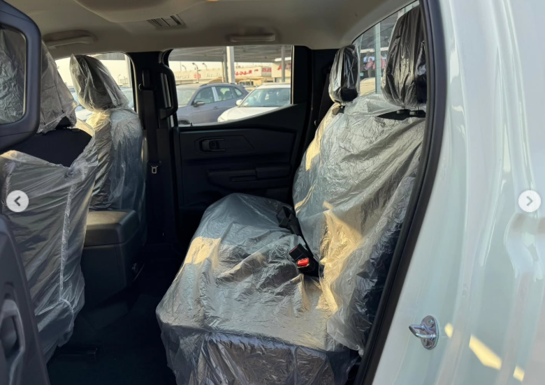 2025 Mitsubishi L200 2.4L 4-cylinder intercooled Turbo Diesel Engine White Black Pickup Truck