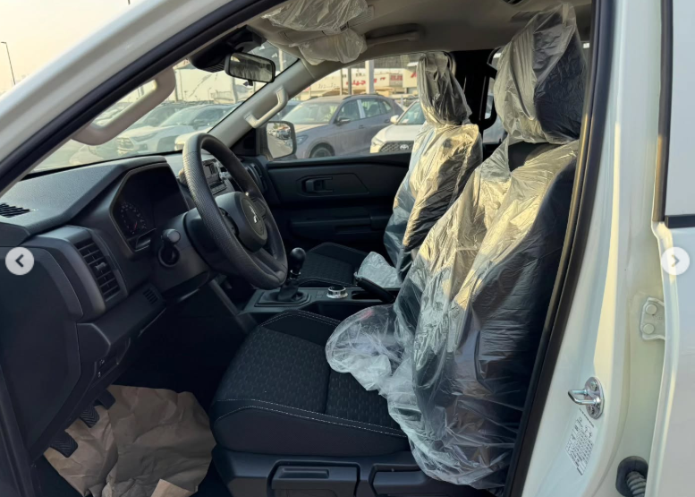 2025 Mitsubishi L200 2.4L 4-cylinder intercooled Turbo Diesel Engine White Black Pickup Truck