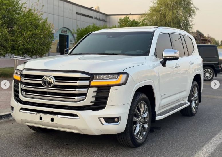 2023 Toyota Land Cruiser VXR 3.5 Litres Twin-Turbo V6 Petrol Engine White Red SUV