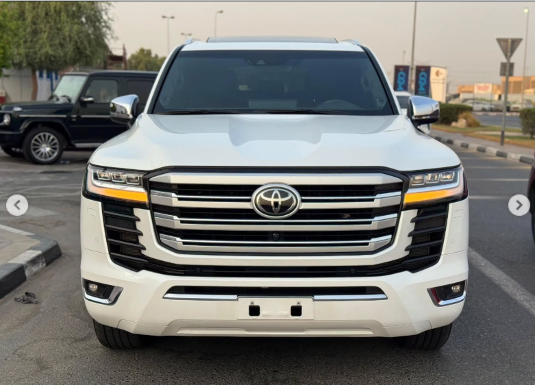 2023 Toyota Land Cruiser VXR 3.5 Litres Twin-Turbo V6 Petrol Engine White Red SUV