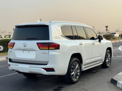 2023 Toyota Land Cruiser VXR 3.5 Litres Twin-Turbo V6 Petrol Engine White Red SUV