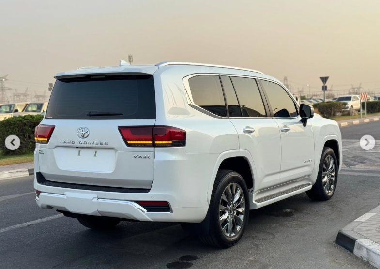 2023 Toyota Land Cruiser VXR 3.5 Litres Twin-Turbo V6 Petrol Engine White Red SUV