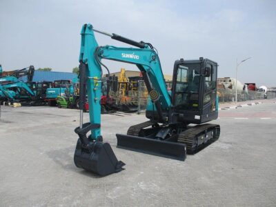 2025 SUNWARD SWE60E Mini Excavator 4 Cylinder Yanmar Diesel Engine Automatic