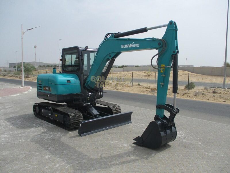 2025 SUNWARD SWE60E Mini Excavator 4 Cylinder Yanmar Diesel Engine Automatic
