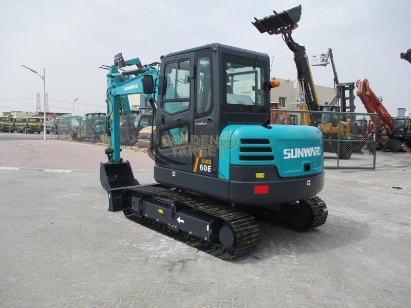 2025 SUNWARD SWE60E Mini Excavator 4 Cylinder Yanmar Diesel Engine Automatic