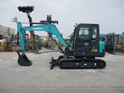 2025 SUNWARD SWE60E Mini Excavator 4 Cylinder Yanmar Diesel Engine Automatic