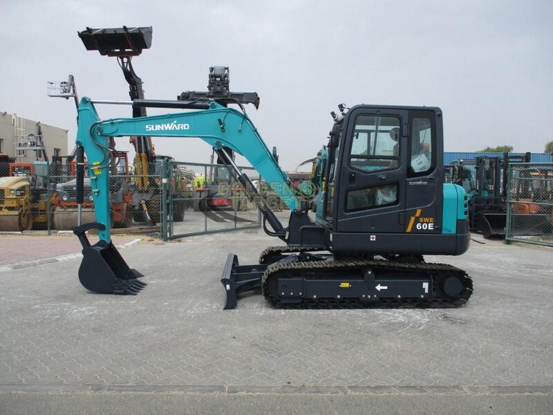 2025 SUNWARD SWE60E Mini Excavator 4 Cylinder Yanmar Diesel Engine Automatic