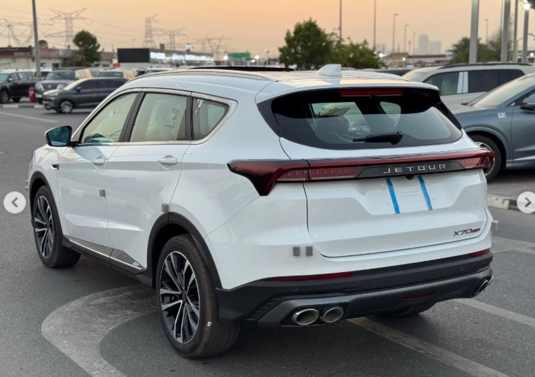 2025 Jetour X70 1.5L Turbo 4-cylinder Petrol Engine White Red SUV Automatic FWD