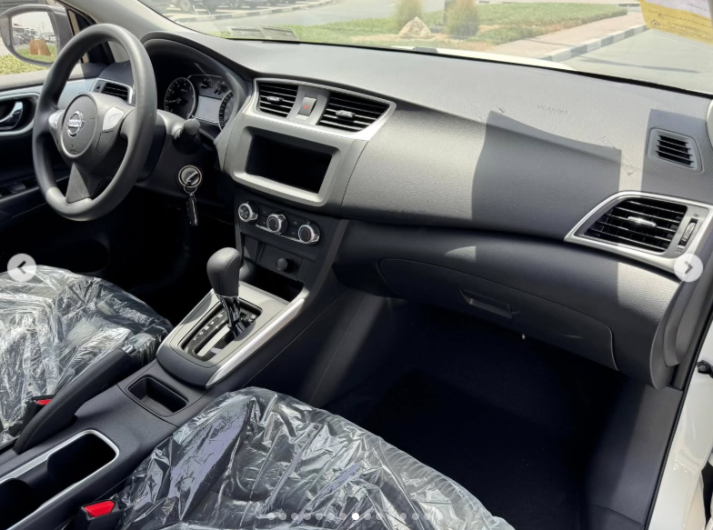 2025 Nissan Sylphy 1.6 Litres 4 cylinders Petrol Engine White Black Sedan Automatic