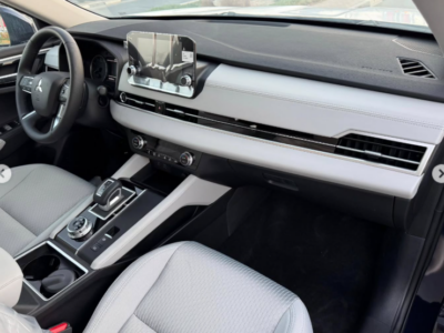 2025 Mitsubishi Outlander High Line 2.5 Litres 4 Cylinders Petrol Engine Black White SUV